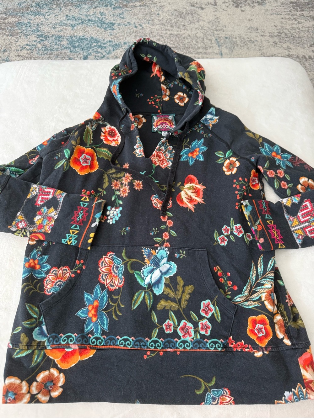 Johnny Was Ardel Hoodie Womens XS Black Floral Graphic V Neck Pullover D93